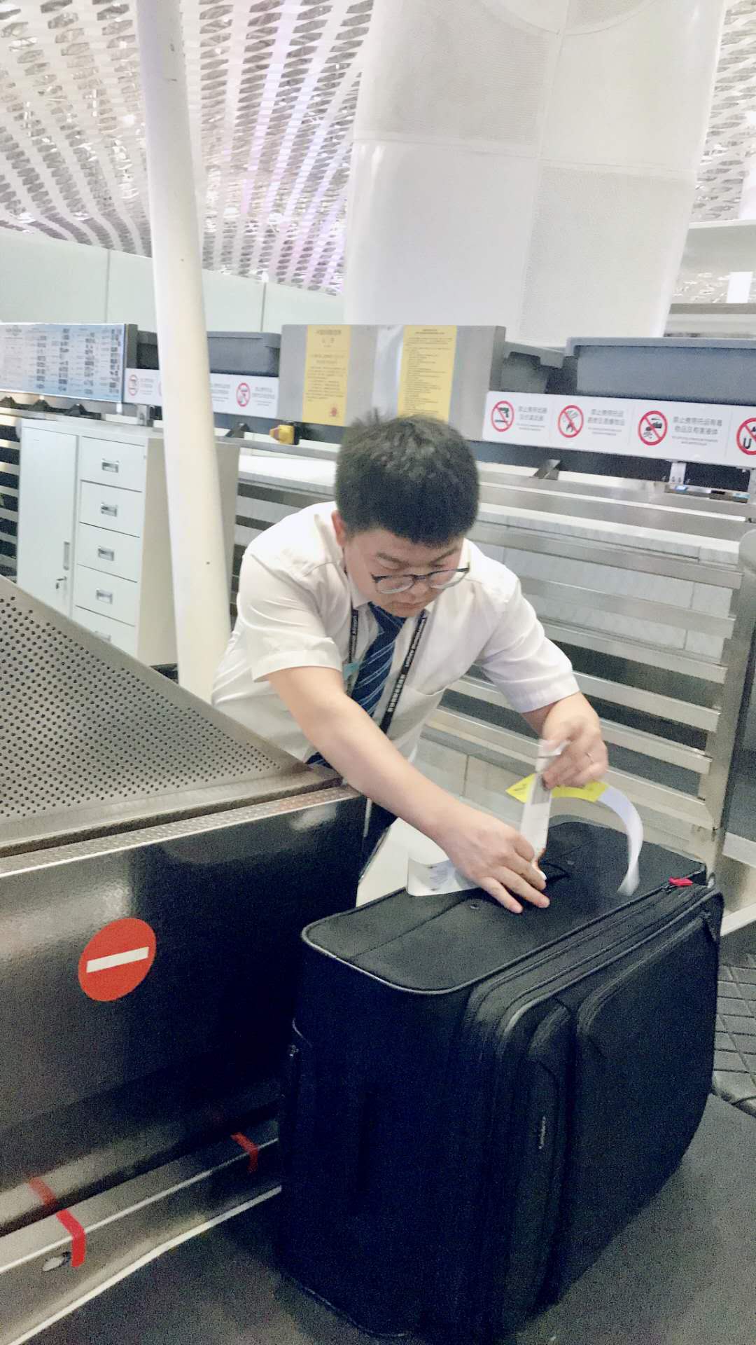 15航空李超 深圳机场地服.jpg